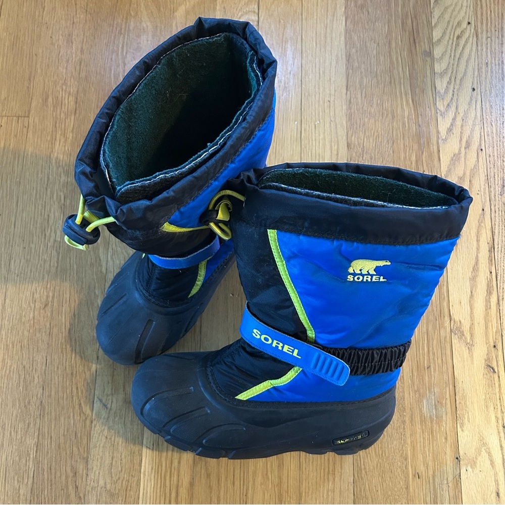 Sorel | Black and Blue Snow Boots with Green Accents